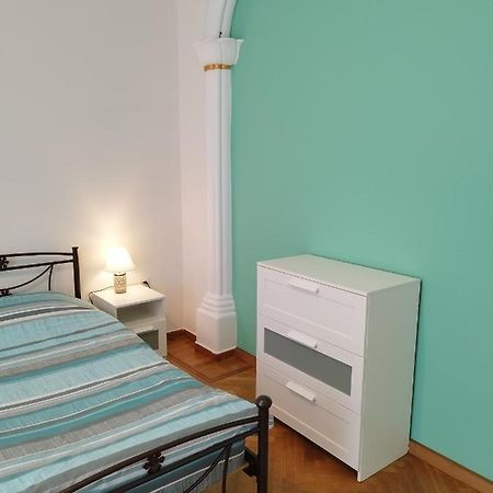 Комната Pilika 4Room With Shared Bath Атина Екстериор снимка