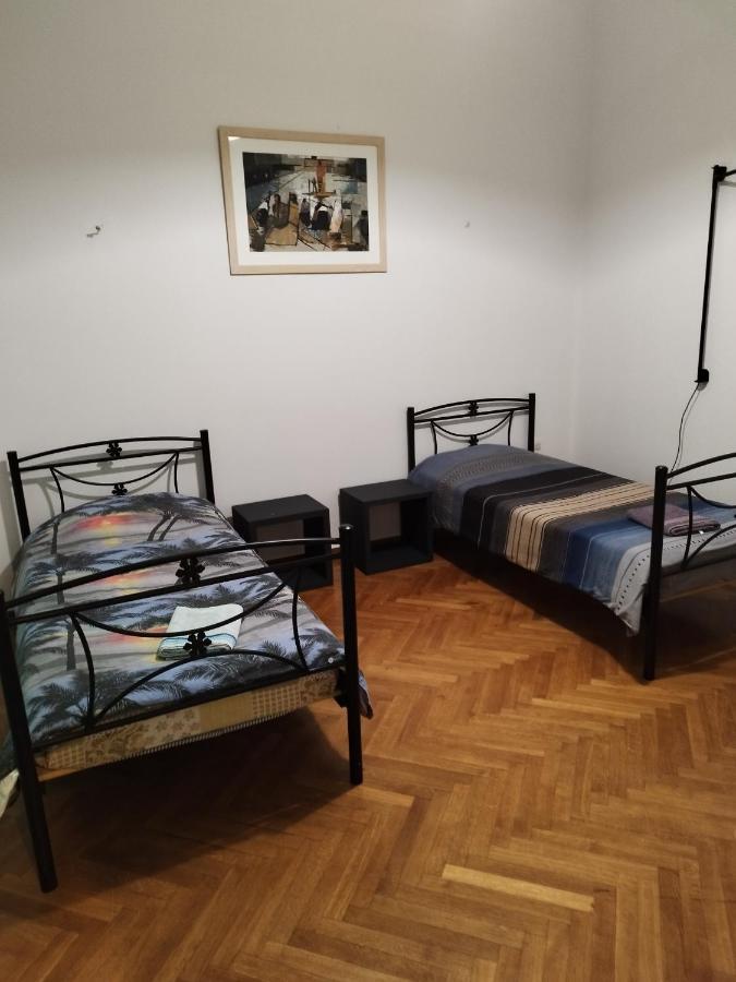 Комната Pilika 4Room With Shared Bath Атина Екстериор снимка