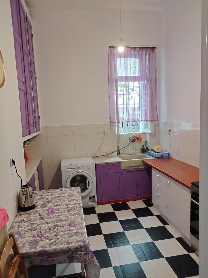 Комната Pilika 4Room With Shared Bath Атина Екстериор снимка